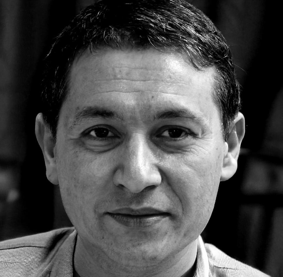 Портрет Олексія Рибалка, головного барбера з багаторічним досвідом